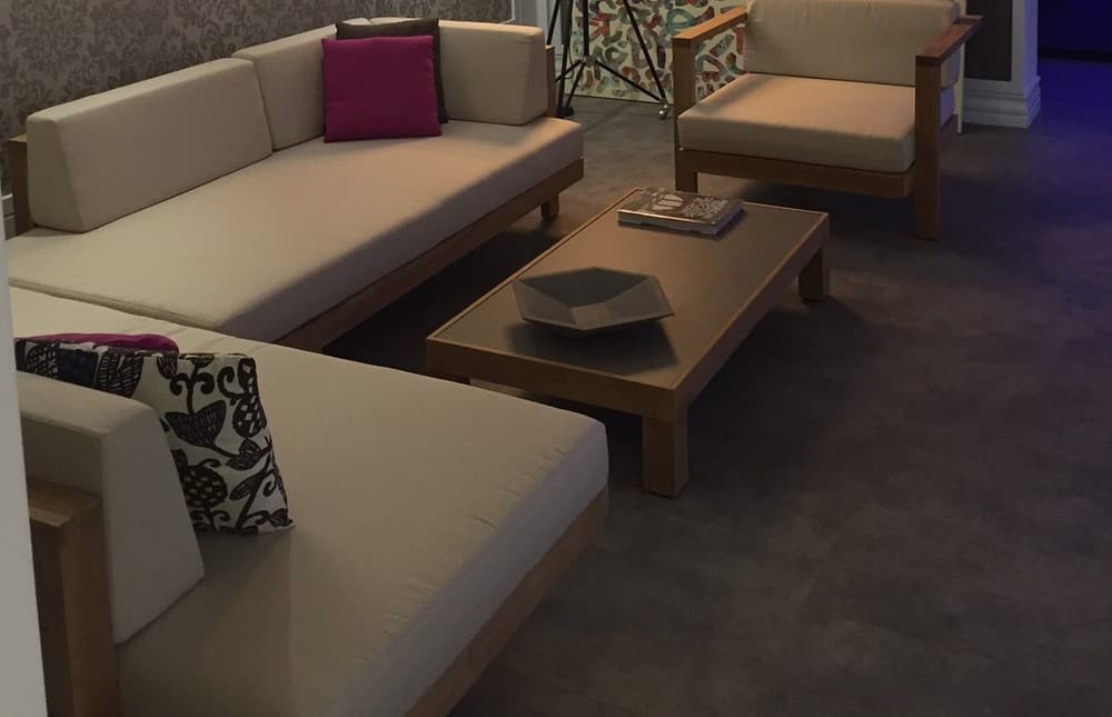 Urbi Et Orbi Cube Plate Lifestyle 1