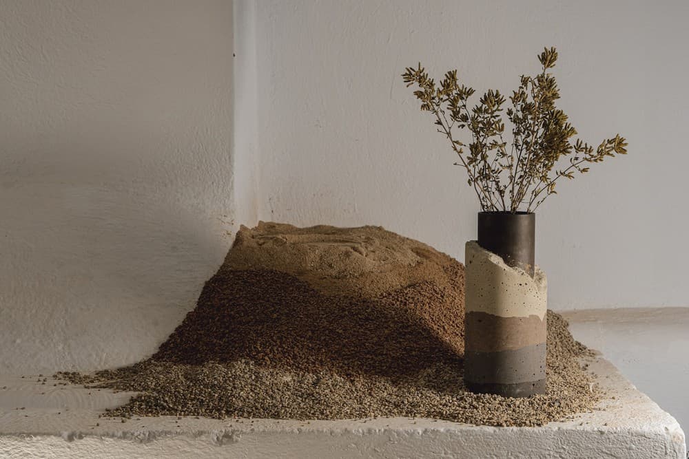 Urbi Et Orbi Strata Vase Lifestyle 3