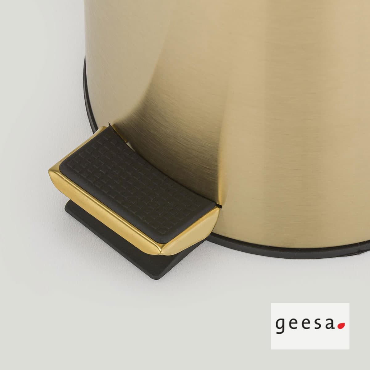 Χαρτοδοχείο Geesa Hotelia 634-211 3lt Gold Brushed PVD Φ17x26cm