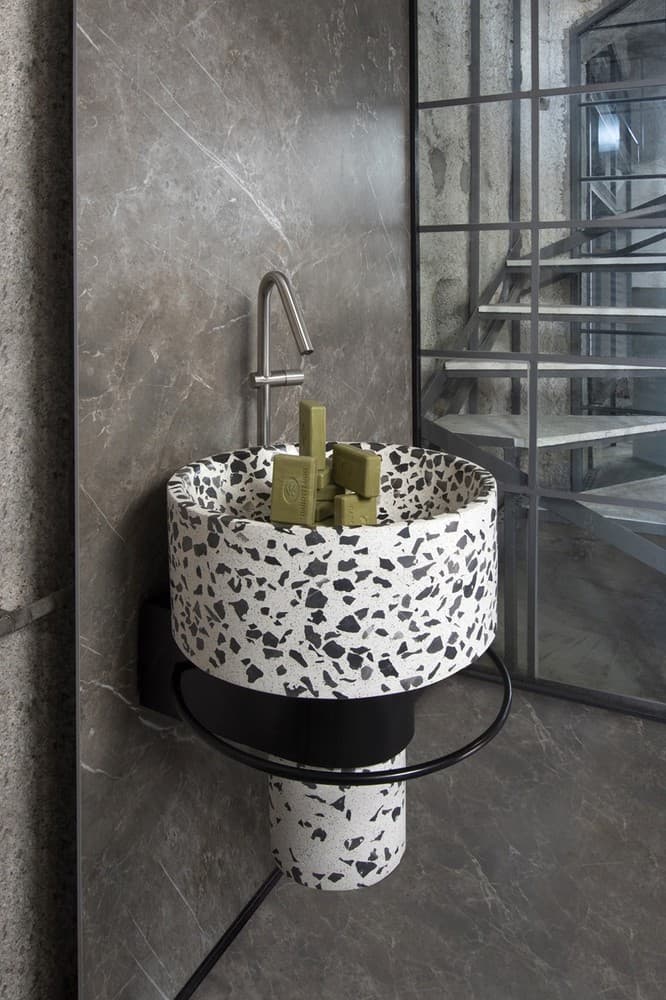 Urbi Et Orbi Balcony Wall Lifestyle 3