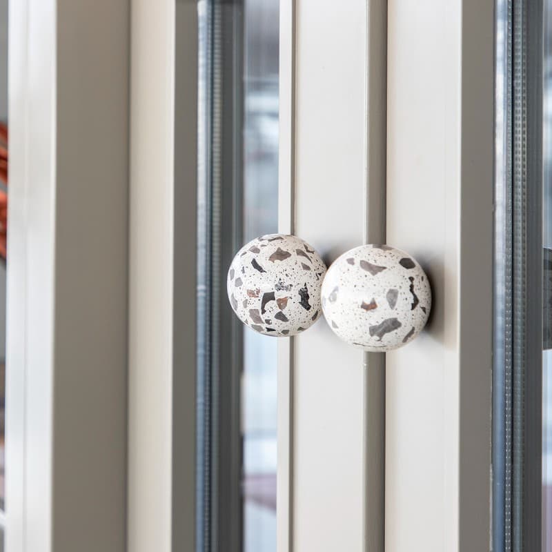 Μπουλ Εξώθυρας Urbi et Orbi Demenico Rock Sphere Terrazzo White Large Φ65mm - 3